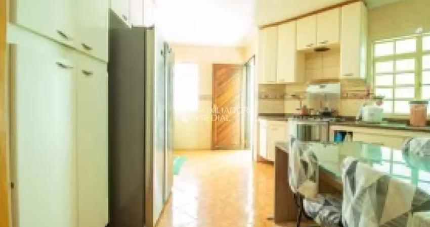 Casa com 5 quartos à venda na Rua dos Alpes, 1131, Vila Curuçá, Santo André