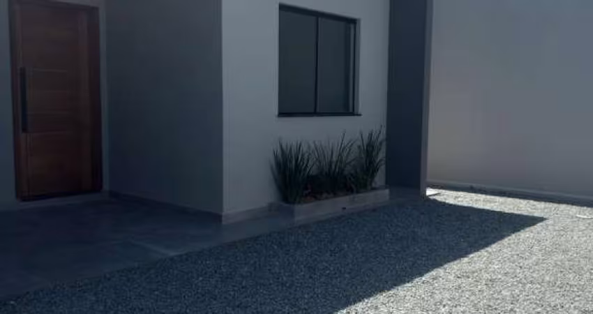 Casa com súite eamplo espaço de terreno na Quinta dos Açorianos!!