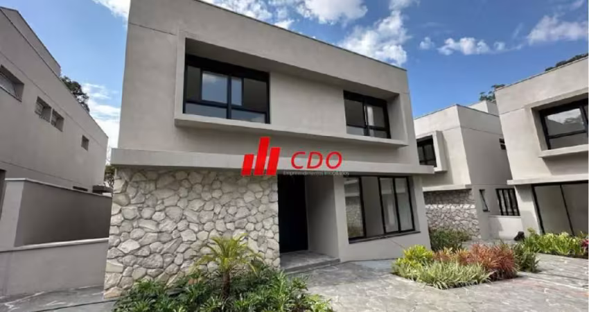 Zona sul granja julieta condomínio de alto padrão, casa com 4 suítes,4 salas,5 vagas, útil de 828 m²,nunca habitada.