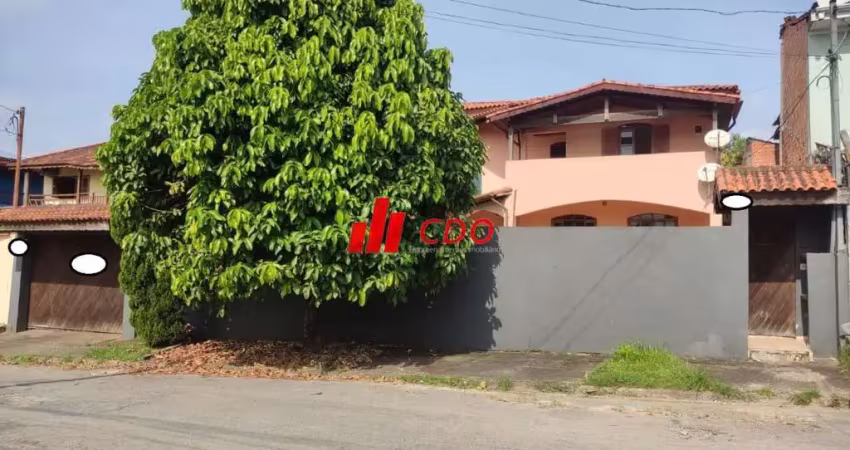 Sobrado a venda no condomínio baronesa, com 5 dormitórios sendo 2 suítes, sala para 3 ambientes, terreno de 1.000m²área construída de 380m²