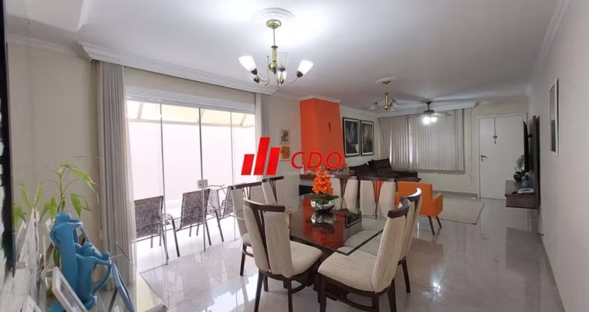 Morumbi Sul excelente sobrado reformado, com 3 dormitórios sendo 1 suíte, sala para 3 ambientes,5 vagas, churrasqueira, quintal, útil de 180m²