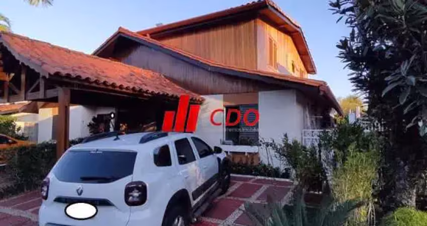 Morumbi sul linda casa em condomínio à venda: com 5 dormitórios sendo 3 suítes, 3 salas, área gourmet, ar condicionado 4 banheiros, 2 vagas, 160m².