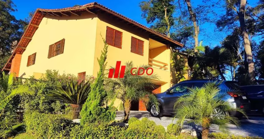 Casa em condomínio de luxo no horto do ype: 5 dormitórios sendo 2 suítes,4 salas, piscina, área gourmet, sala ginástica,6 banheiros, 10 vagas, 400m²!