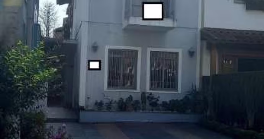 Condomínio sobrado com 3 dormitórios sendo 1 suíte,sala 3 ambientes,3 vagas,150 m²