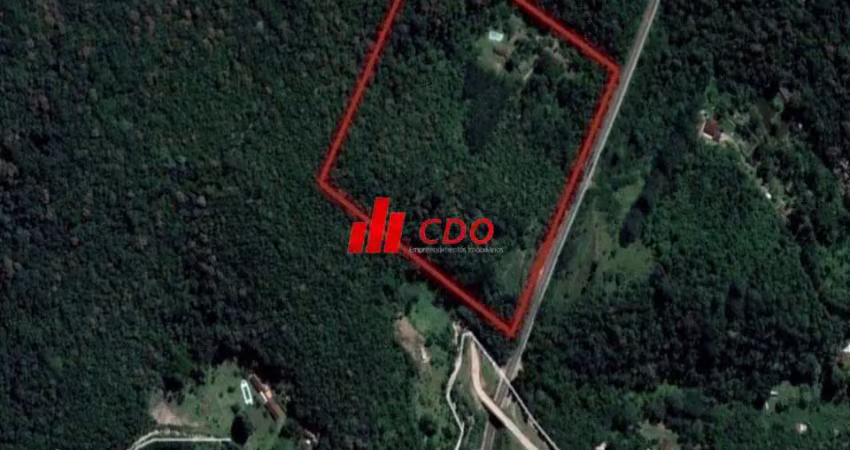 Itapecerica da serra chácara a venda com 62.779m² com 2 casas no terreno 1 com 120m²com 3 dormitórios, outra com 80m2 com 2 dormitórios, piscina.