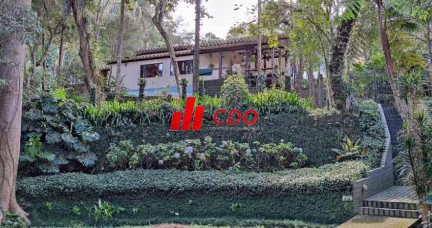 Oportunidade Condomínio Bosque do Embú casa térrea com 3 dormitórios, sala para 3 ambientes T.1.207m² AC.311m² de R$ 750.000,00 por R$ 600.000,00