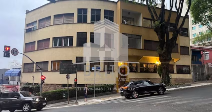 Apartamento à 02 quadras da Avenida Paulista e em frente ao Cidade Matarazzo. São 02 dormitórios, sala de estar, sala de jantar, 01 vaga e depósito