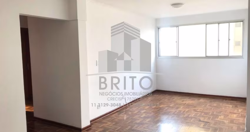 Apartamento com 03 dormitórios, sendo 01 suíte com varanda, 02 vagas de garagem, andar alto, vista panorâmica e próximo ao hospital São Camilo