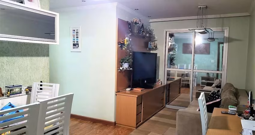 Apartamento com 02 dormitórios, sala, cozinha planejada, área de serviço, banheiro  e 01 vaga.