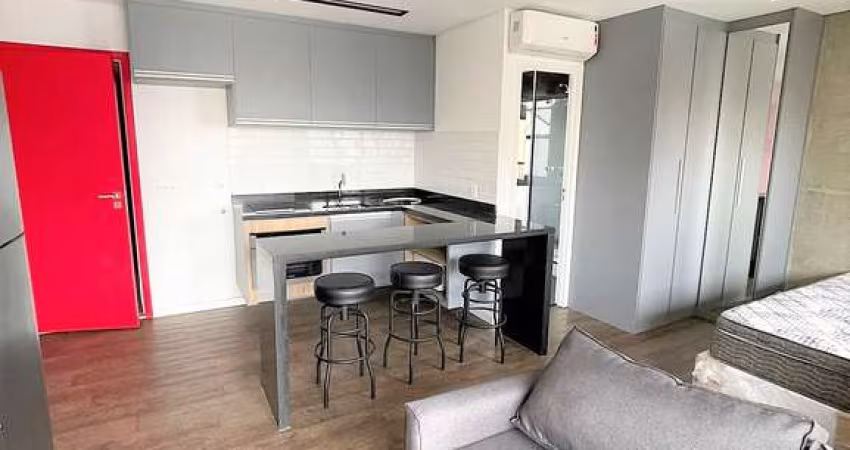 Apartamento Loft à venda 40m², totalmente mobiliado, 01 dormitório, sala, cozinha, banheiro e 01 vaga