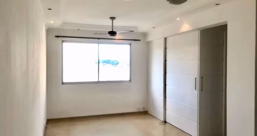 Apartamento com 03 dormitórios, sendo 01 suíte, sala de estar e jantar, banheiro auxiliar e 01 vaga de garagem. hall para 02 apartamentos, armários pl