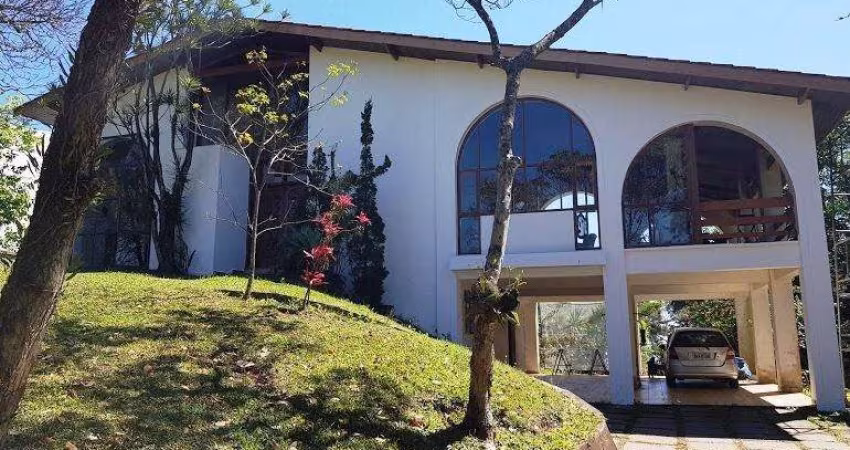 Belíssima chácara em Mairiporã com piscina, laser, ampla área verde, 40 Km São Paulo