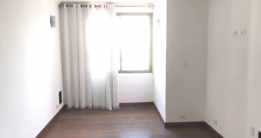 Belíssimo apartamento com 03 dormitórios, 01 vaga, fino acabamento, andar alto, área de serviço, sala para 02 ambientes e amplos espaços