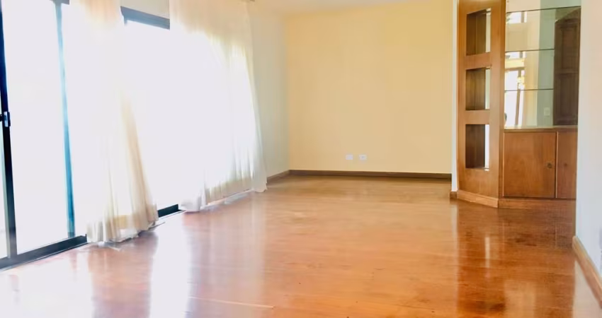 Belíssimo apartamento muito amplo em Santana com 04 suítes, sendo a principal com banheira, sala de TV, sala de estar, lavabo, sala de jantar, 5 vagas