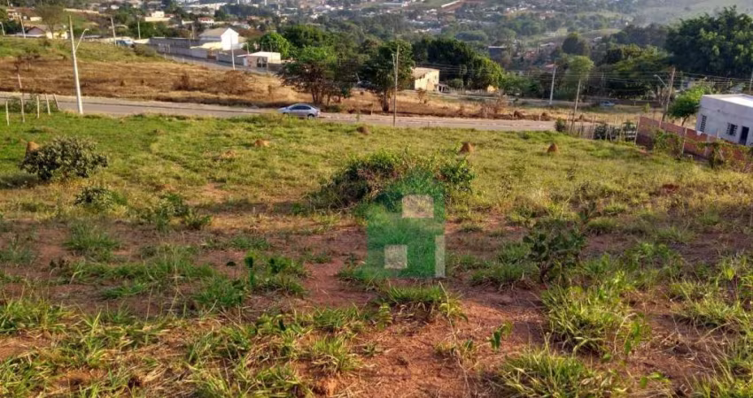 Terreno de 870m² 80% plano, com escritura
