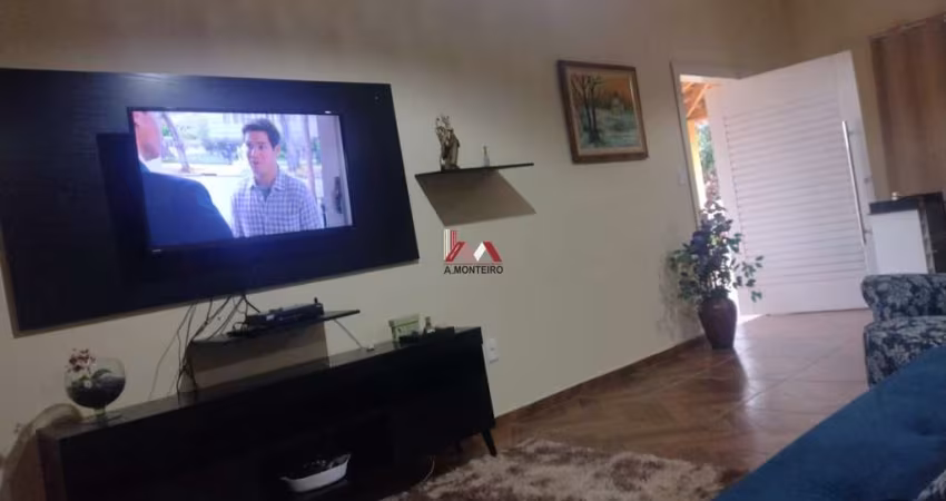 Linda Chácara Mobiliada com Piscina e 2.400M² Área de Terreno no Barreiro em Taubaté-SP