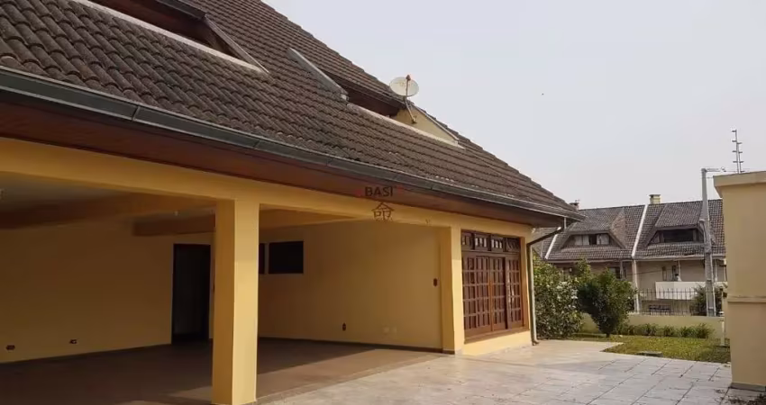 Excelente Casa no bairro Guabirotuba