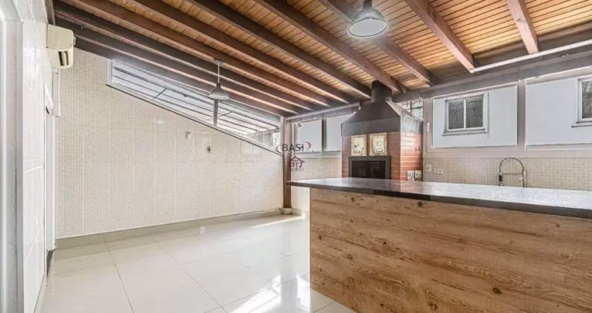 Sobrado de 3 Quartos em Condomínio no Bairro Alto