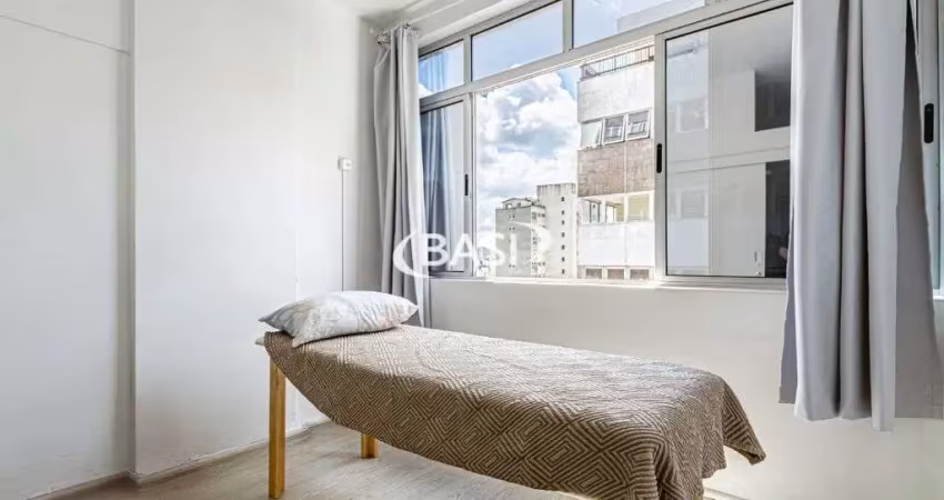 Sala comercial para venda, com varias  subdivisoes,  andar alto, face leste. 02 banheiros . poratia