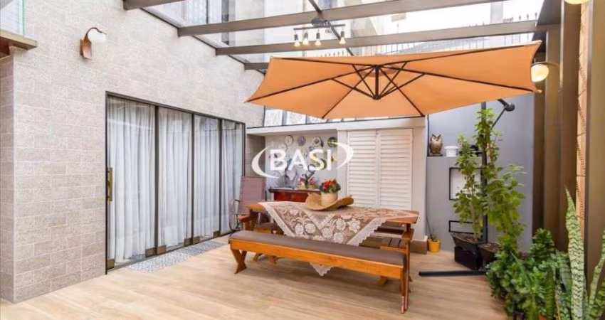 Casa Geminada à venda no Água Verde, Curitiba - 3 dormitórios, suíte, armários, cozinha gourmet e área de lazer