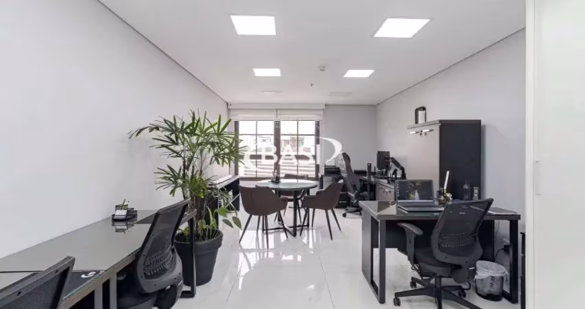*luxuosa sala comercial a venda em predio de alto padrao – alto da xv, pertinho do centro*