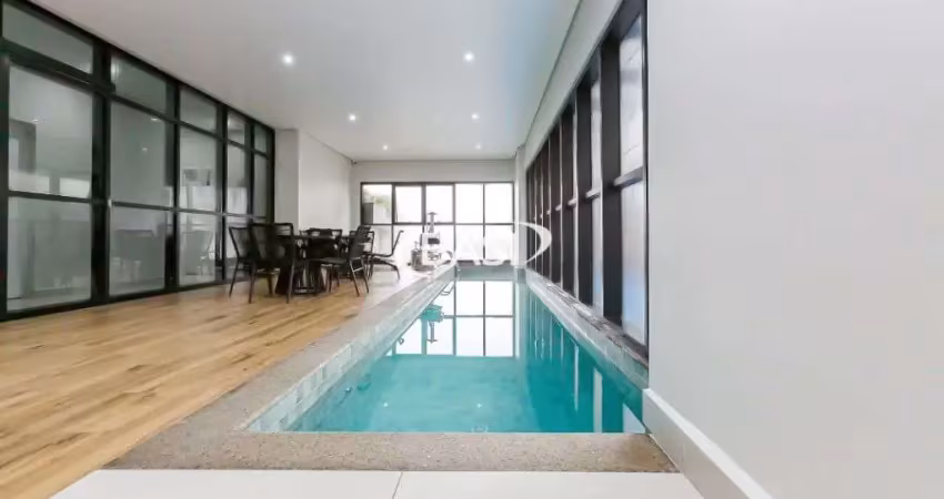 Studio com varanda a venda no centro curitiba - andar alto e condominio clube completo