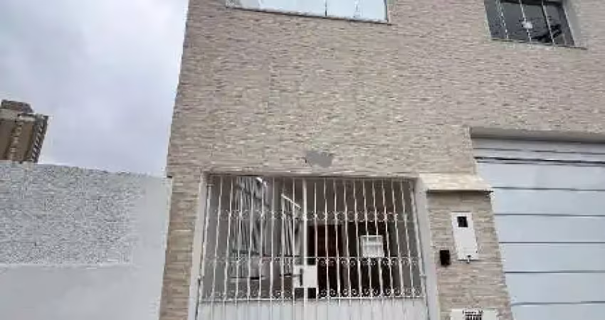 Casa com 2 quartos para alugar na Rua Jaboticabal, --, Mooca, São Paulo