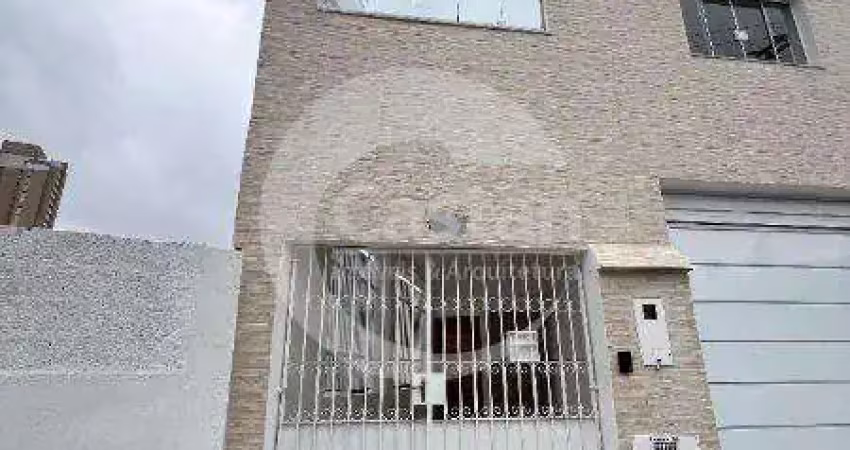 Casa com 2 quartos para alugar na Rua Jaboticabal, --, Mooca, São Paulo