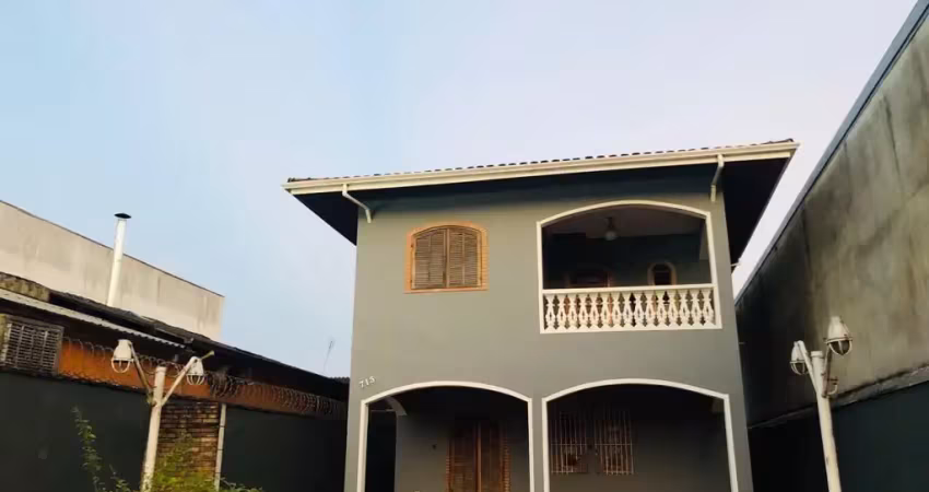 Lindo sobrado em uma área de comércio uma ótima localização.