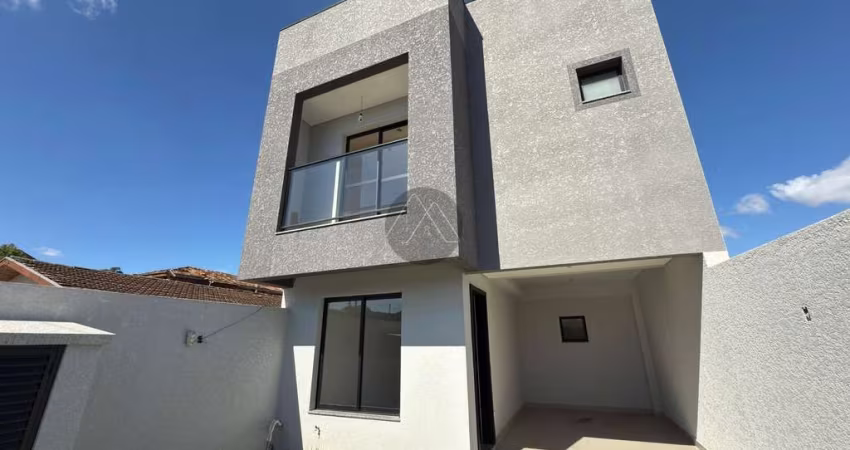 Sobrado novo com terraço à venda no Xaxim em Curitiba.