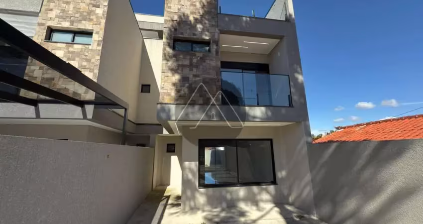 Sobrado com terreno espaçoso nos fundos para venda no bairro xaxim.