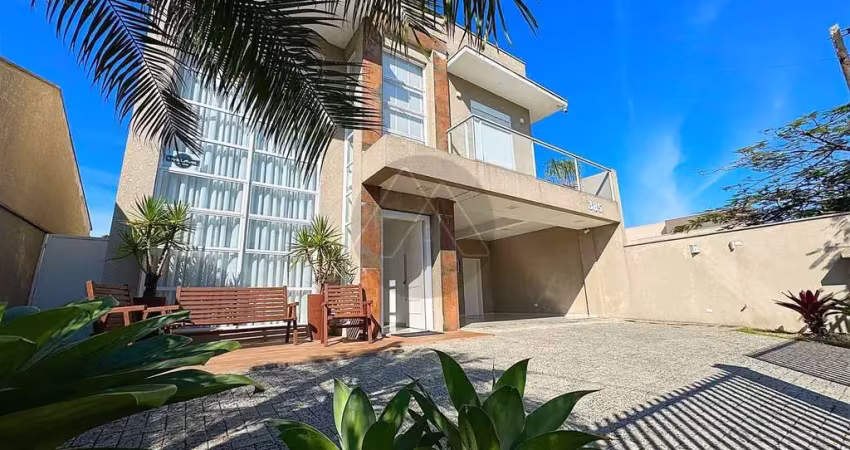 Sobrado alto padrão com 3 suítes e piscina, a apenas 400 metros da praia – brejatuba, guaratuba/pr