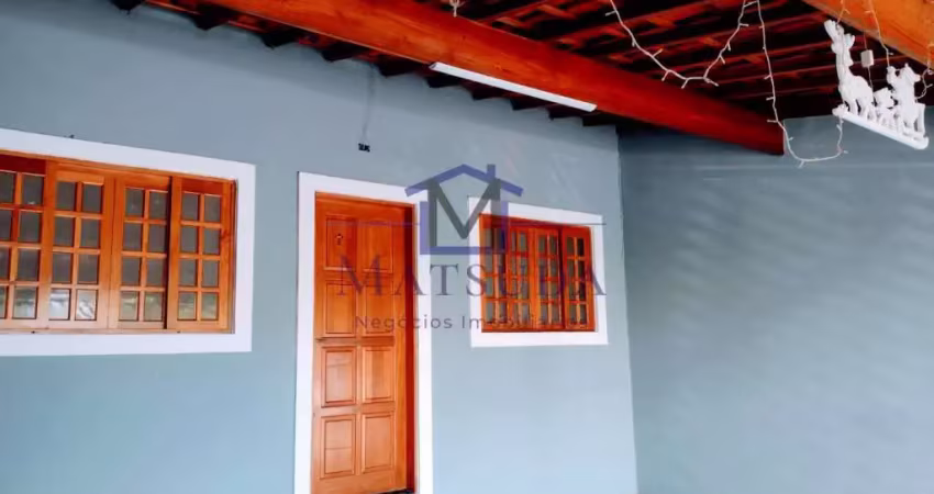 Casa de 2dorm, 2 vagas cobertas, quintal, prox a embraer.