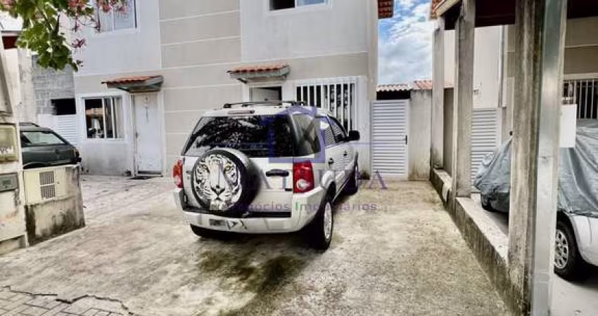 Sobrado em Condomínio com amplo quintal, 125m² de terreno