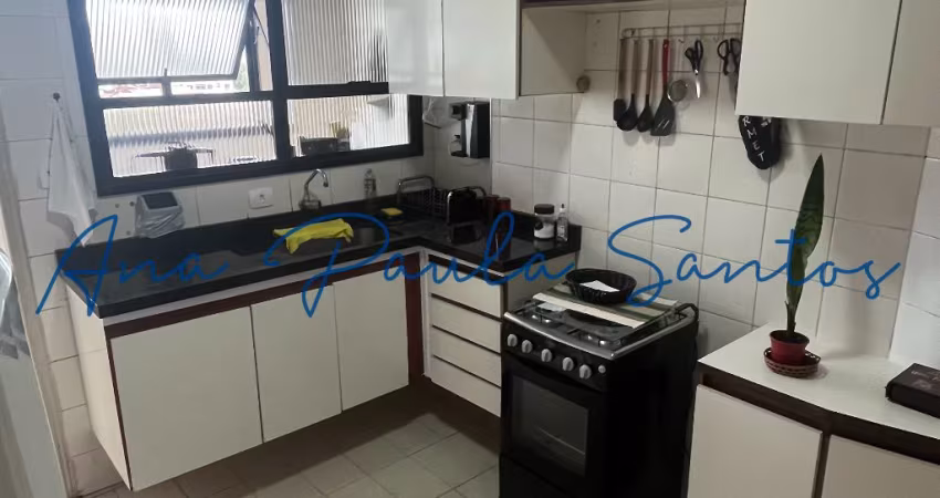 OPORTUNIDADE! Aconchegante apartamento de 2 dormitórios (1 suíte) totalmente mobiliado para locação no Marapé em Santos – SP