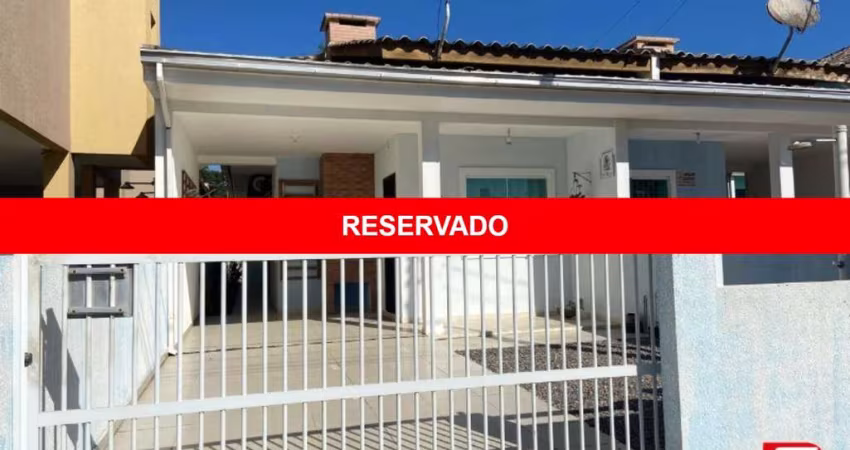 Casa com 3 quartos à venda na Rua João Horácio Vieira, 241, Mariluz, Itapoá