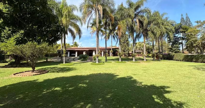 Chácara à Venda no Condomínio Colinas do Mosteiro de Itaíci - Indaiatuba - Sp.