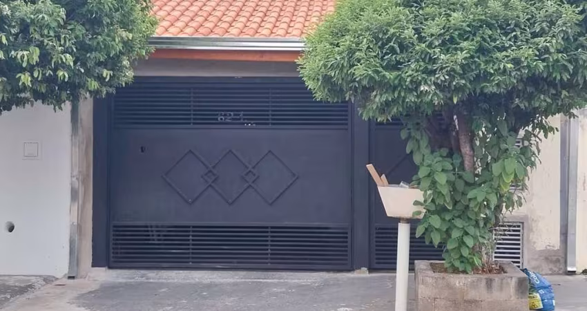 Casa á venda terreno de 150m² possui 3 dorm, 2 banheiros, 3 vagas de garagem cobertas