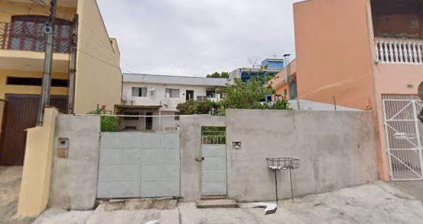 PARQUE CENTENÁRIO - AT 313m² - AC 141m² - ÁREA LIVRE NA FRENTE DO TERRENO
