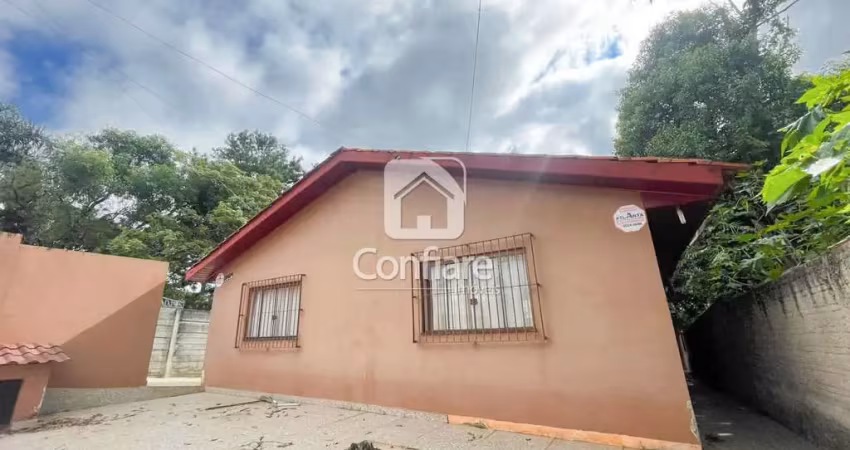 Casa em Uvaranas com quintal e Churrasqueira