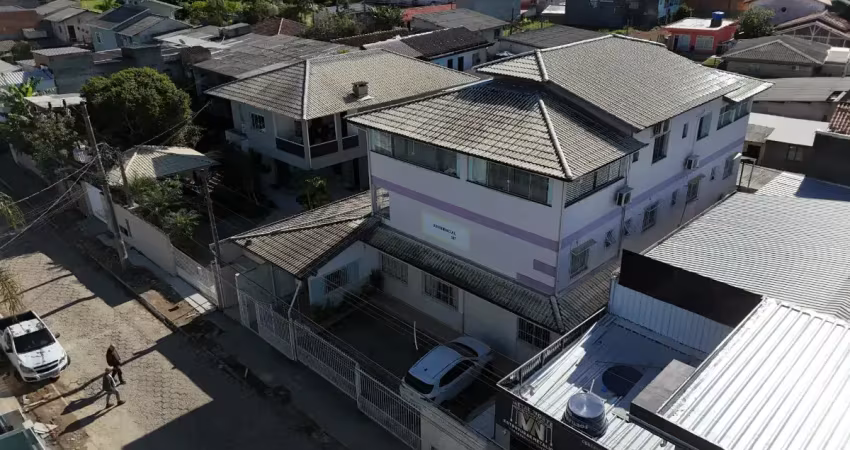 Prédio com 13 salas à venda na Servidão Olímpio Manoel da Costa, 187, Canasvieiras, Florianópolis