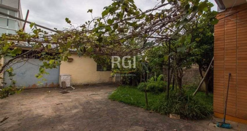 Casa para Venda - 86m², 2 dormitórios, 4 vagas - Morro Santana