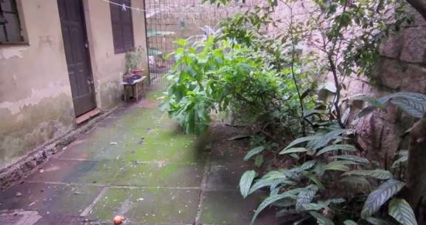 Casa para Venda - 85m², 3 dormitórios, 1 vaga - Petrópolis