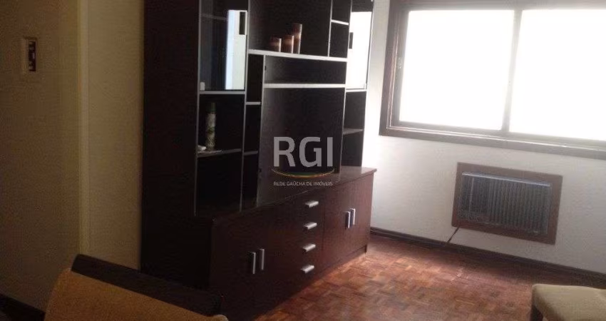 Apartamento para Venda - 67.4m², 2 dormitórios, 1 vaga - Petrópolis