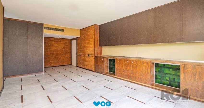 Apartamento Imenso no Bairro Petrópolis! 232m2 privativos e 3 vagas de garagem