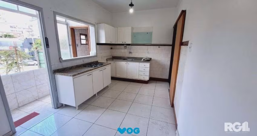 Apartamento com 3 dormitórios, 1 vaga coberta, no bairro Petrópolis, em Porto Al