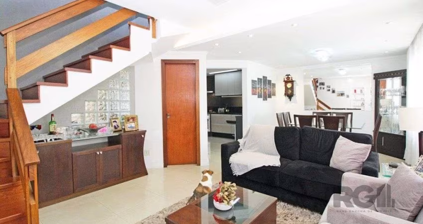 Vende-se casa duplex 3 dormitórios com 2 vagas próximo ao Clínicas - Santana