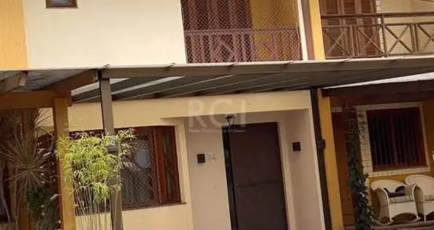 Casa com 3 quartos à venda na Avenida Edgar Pires de Castro, 1286, Hípica, Porto Alegre