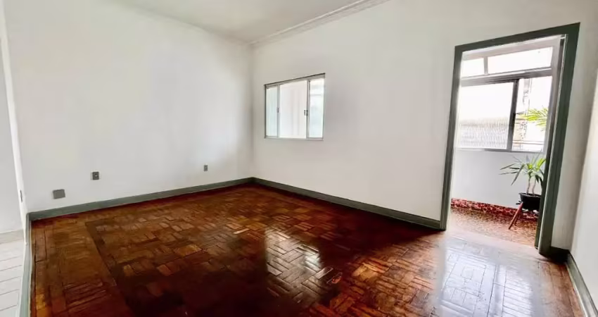 Casa á venda com 2 dormitório, 2 banheiros no campo grande, em santos