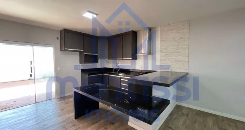 Casa térrea com 3 dormitórios sendo 1 suíte, com 150 m² em condomínio no portal da mata.